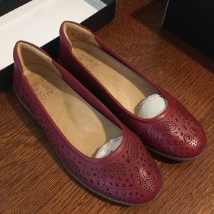 Naturalizer - Red Leather flats - 7.5R